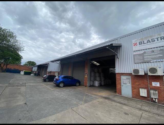 1,650M² WAREHOUSE TO LET IN NEW GERMANY